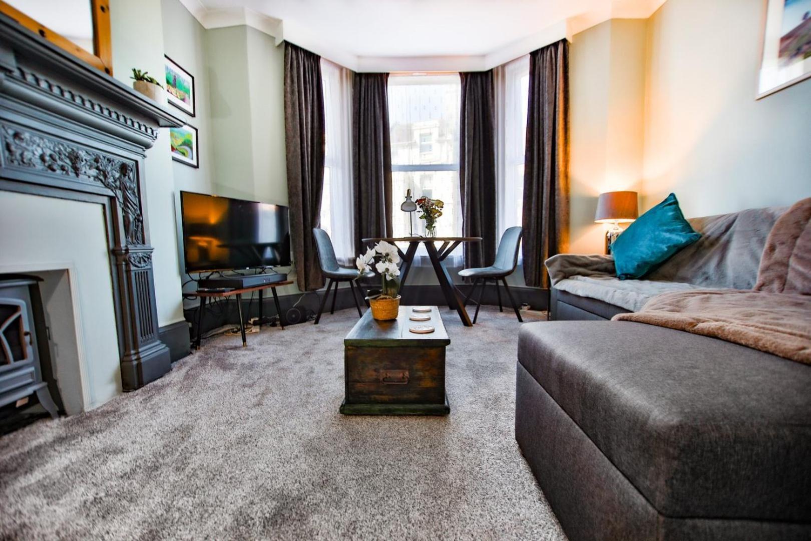 Welcome To Nelson's Quarters Apartment